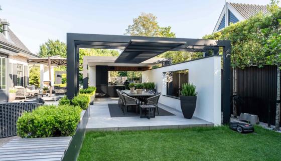 Aluminium pergola's in designtuin