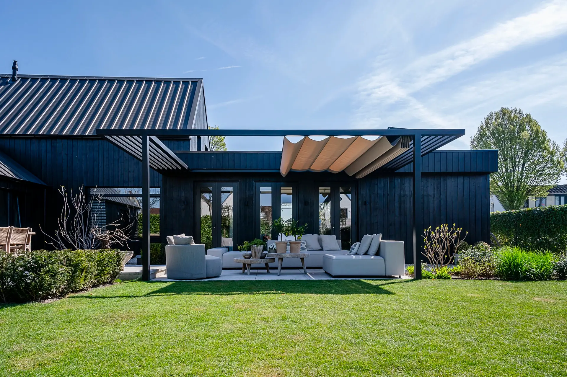 Aluminium pergola zonwering solem luxxout 01